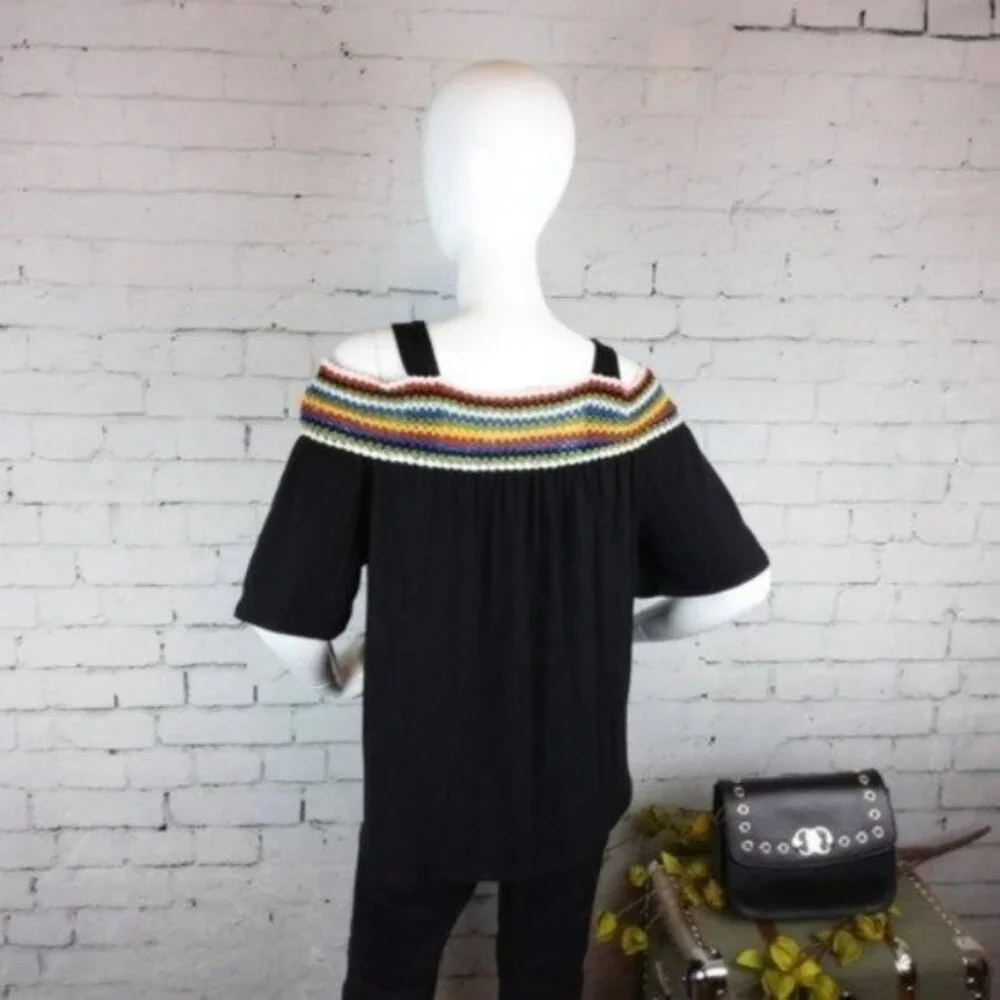 Cha Cha Vente Crochet Trim Cold-shoulder Top In Black Size Medium - Picture 3 of 6